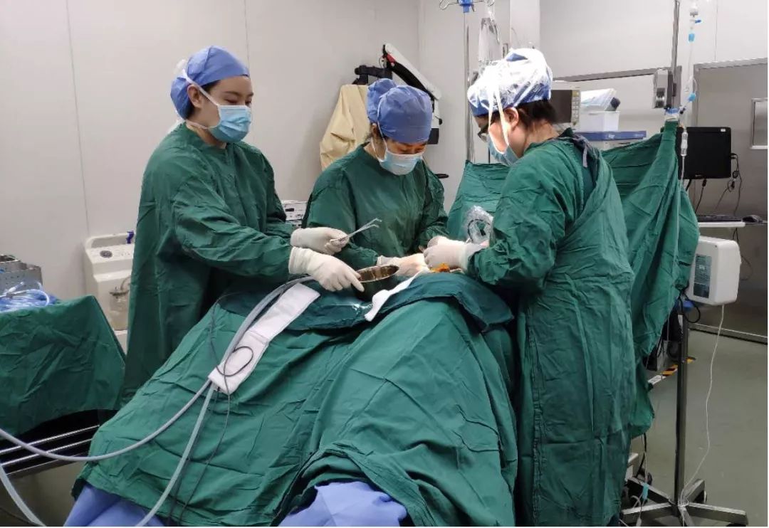 挑战│克服重重困难，腹腔镜为患者解除病痛