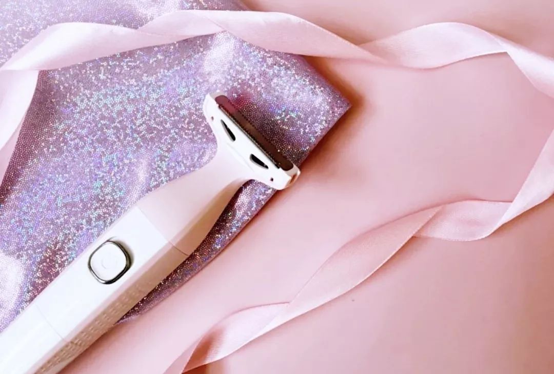 夏天出门穿衣服忘记穿裤子了,夏天到了穿毛裤