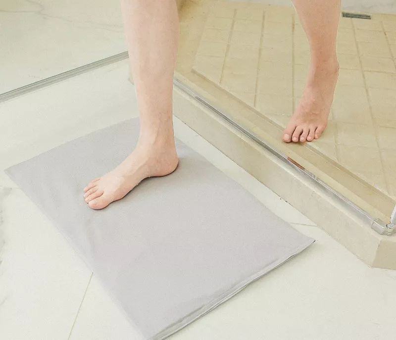 不怕水的浴室防滑地垫,吸水不粘毛地垫