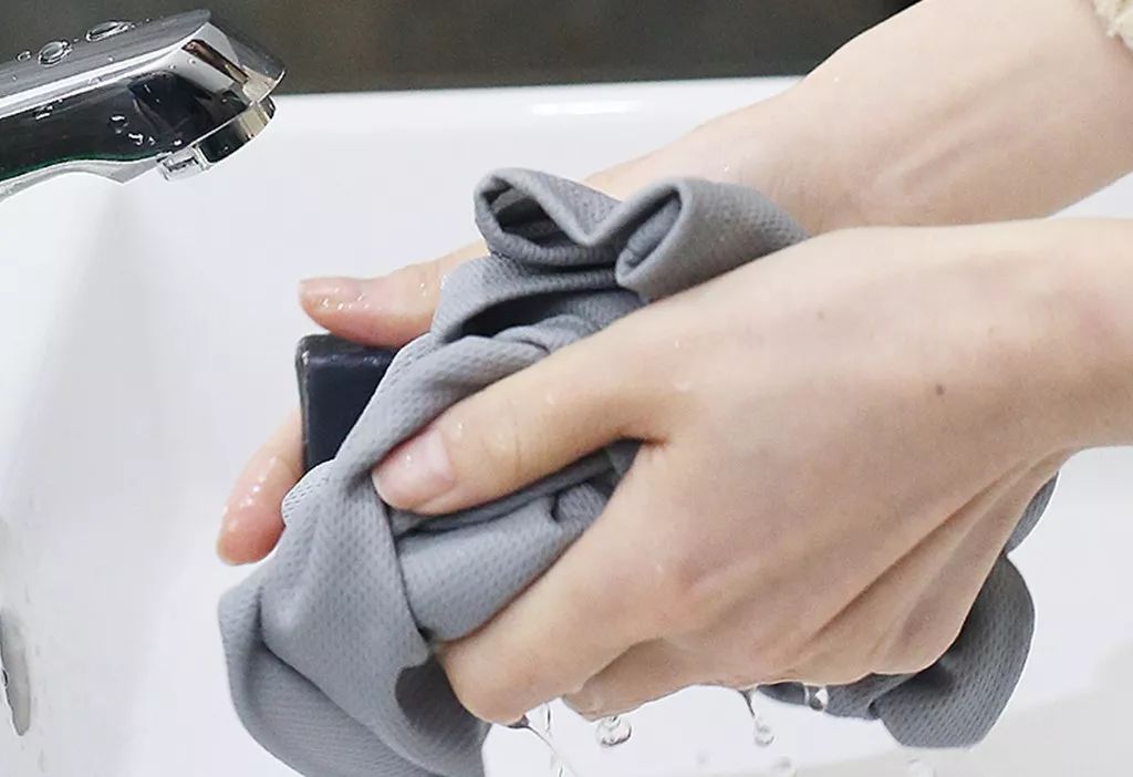 不怕水的浴室防滑地垫,吸水不粘毛地垫