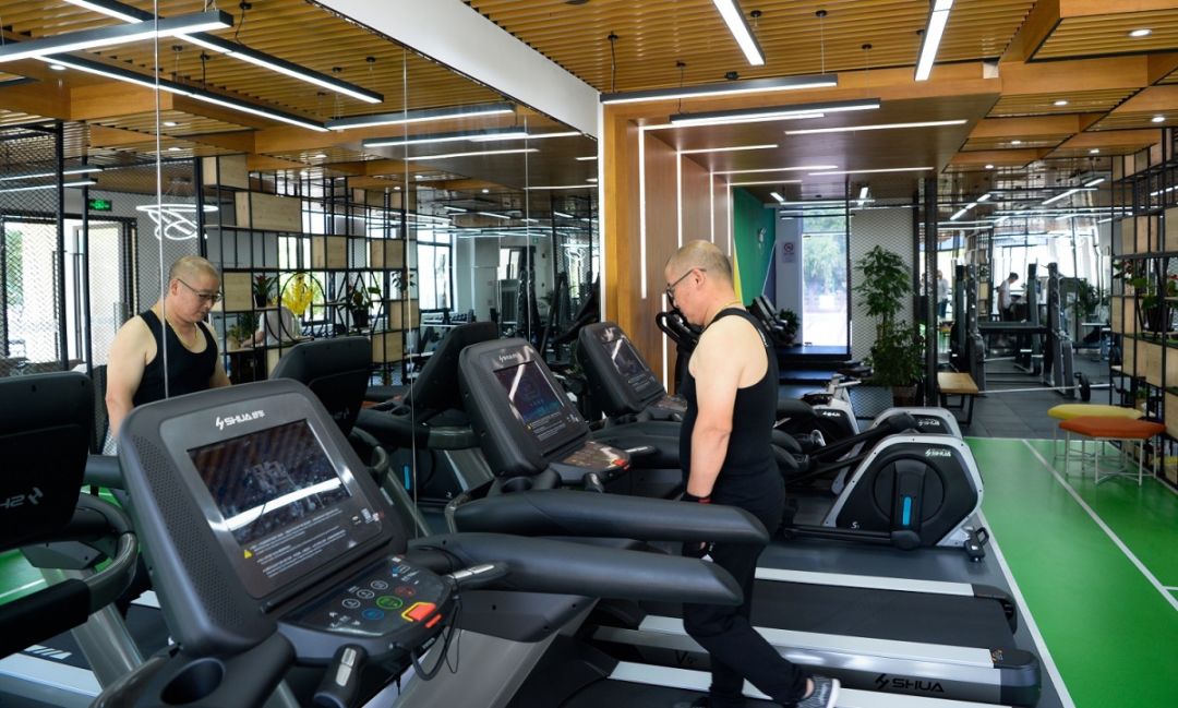 全民健身中心智能化体验,聪颖社区健身中心全部开放