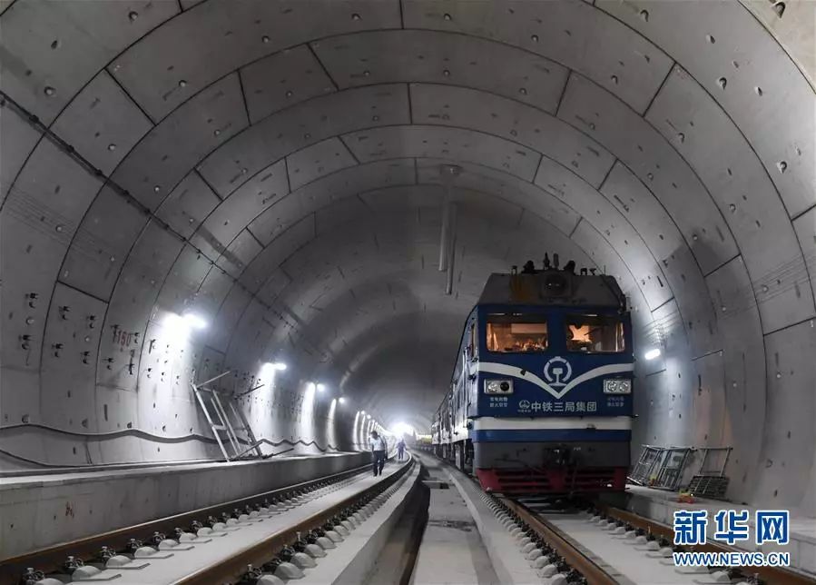 百年“筑梦”的荣光——写在京张高铁全线轨道贯通之际