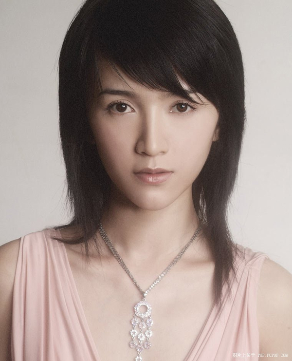 于明加穿旗袍的视频,于明加电视剧门第中穿的衣服