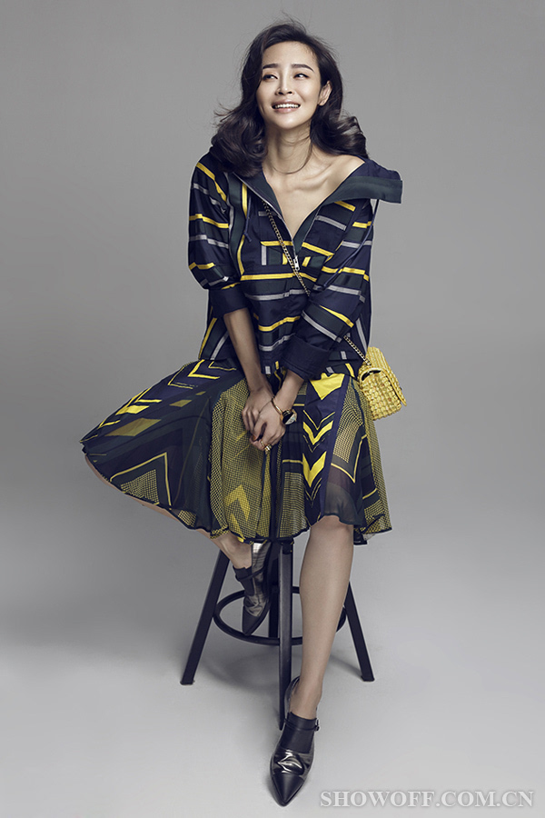 于明加穿旗袍的视频,于明加电视剧门第中穿的衣服