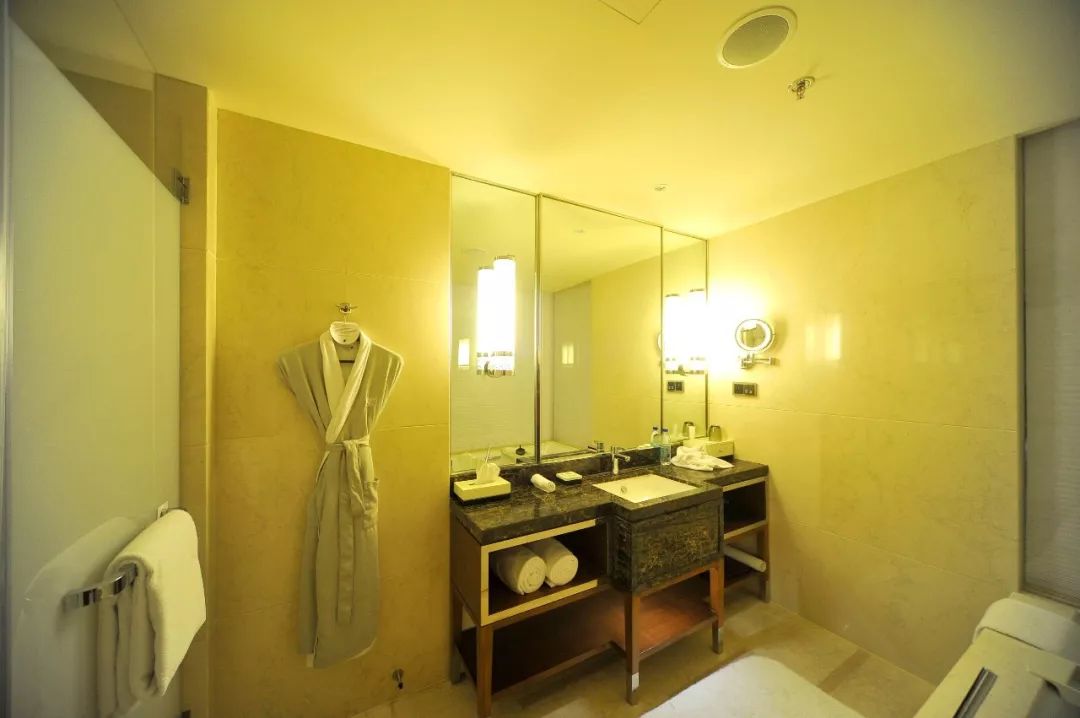 网上曝光餐饮店卫生不合格违法吗,14家五星酒店再曝卫生乱象