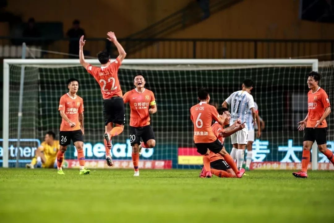 逆转夺冠震撼瞬间,武汉卓尔2:2绝平梅县铁汉