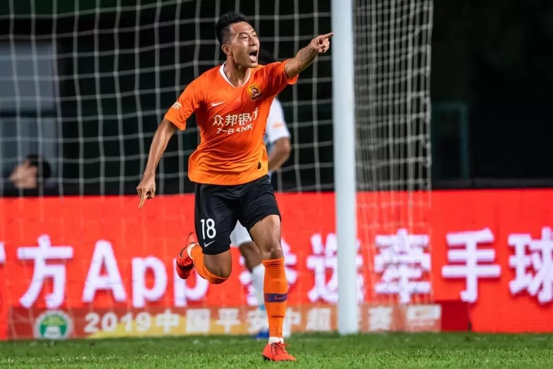 逆转夺冠震撼瞬间,武汉卓尔2:2绝平梅县铁汉