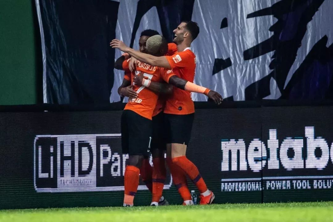 逆转夺冠震撼瞬间,武汉卓尔2:2绝平梅县铁汉