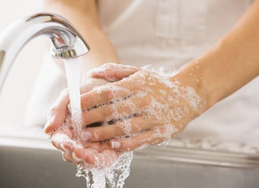 女子肚子疼上医院一查,女子肚子疼去医院检查吓到医生