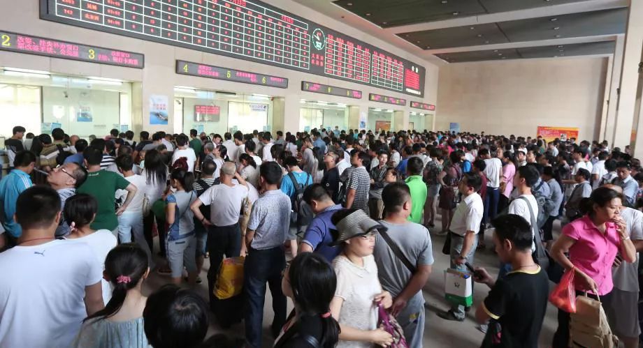 暑运首个高峰将至外出购票,暑期火车票开售时间
