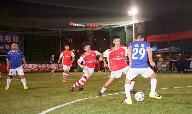 踢足球速度慢结合球的能力差,踢足球每天必练的4个动作