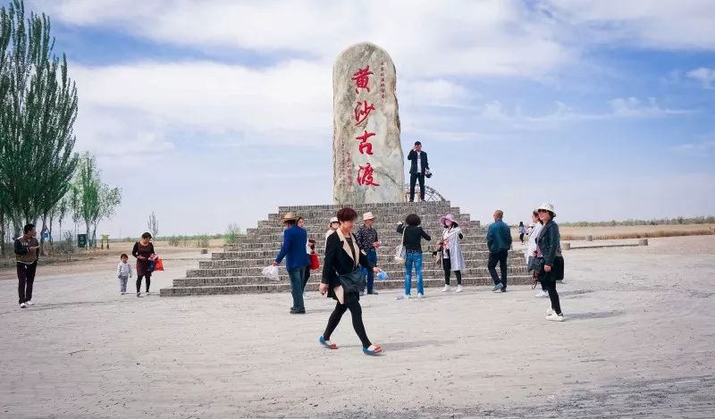 宁夏黄沙古渡景区多条旅游直通车线路让游客便捷出行！