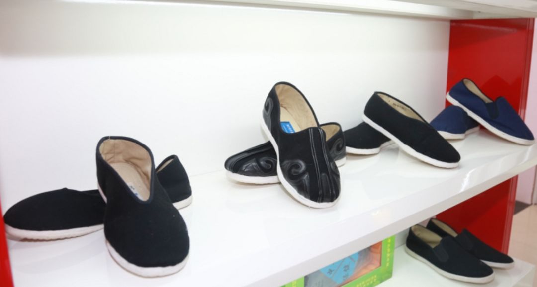 江苏非遗手工布鞋制作技艺传承人,传统布鞋手工技艺