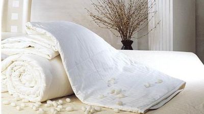 蚕丝被不盖怎么处理,盖蚕丝被的好处还是坏处