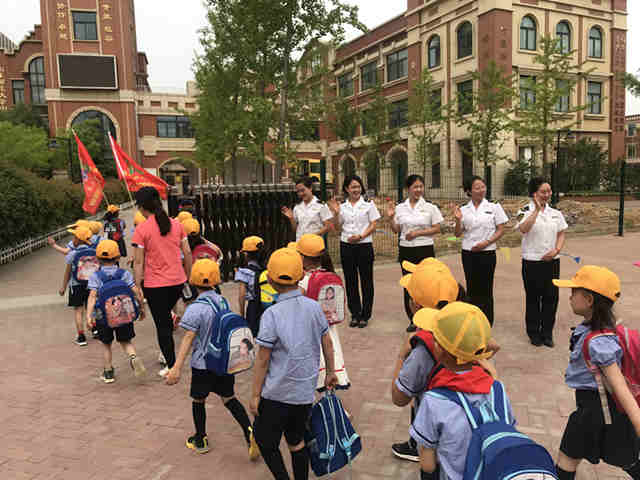 黄岛温馨校车,交运温馨校车9号的视频