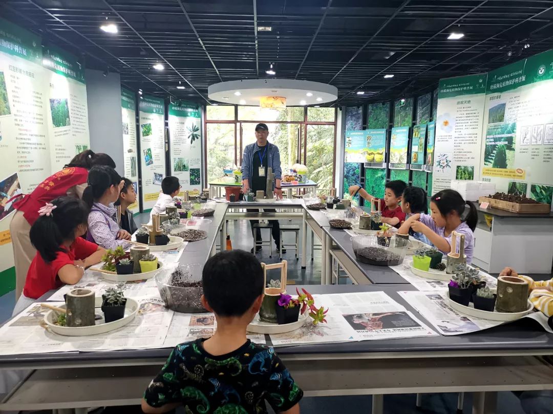 跟随杭州“自然大咖”的步伐，开启西湖秘境之旅！5天4夜，探索鲜为人知的寂静之地