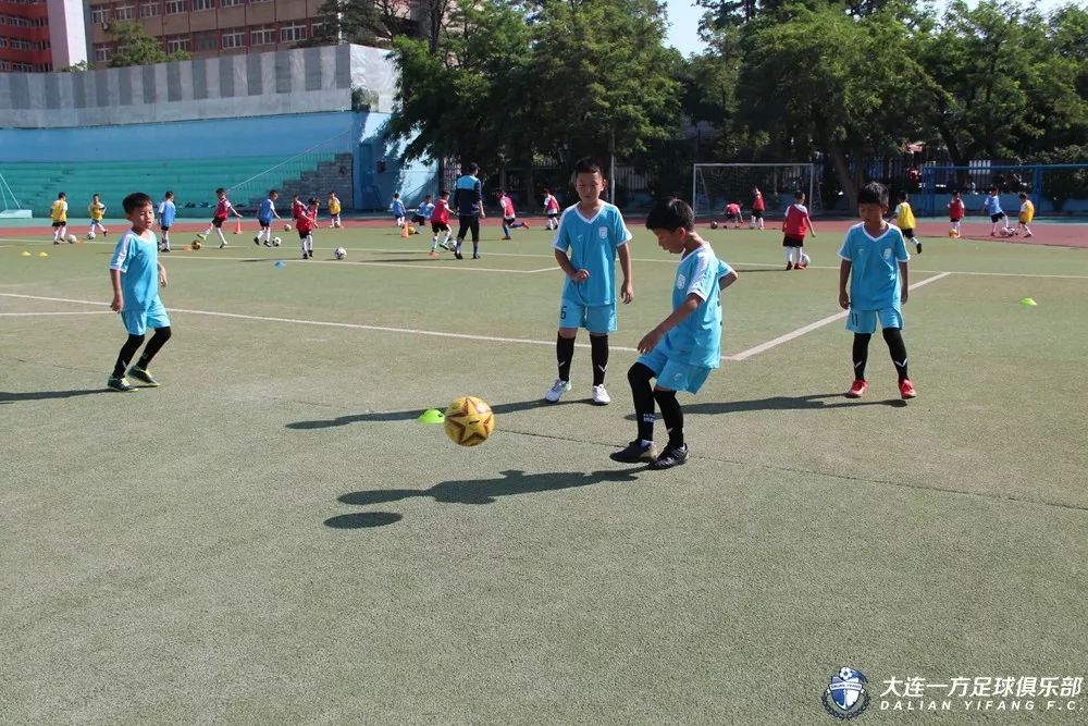 「蓝·青训」欧洲青训专家团考察万达4所基地校赞中国青训在前进