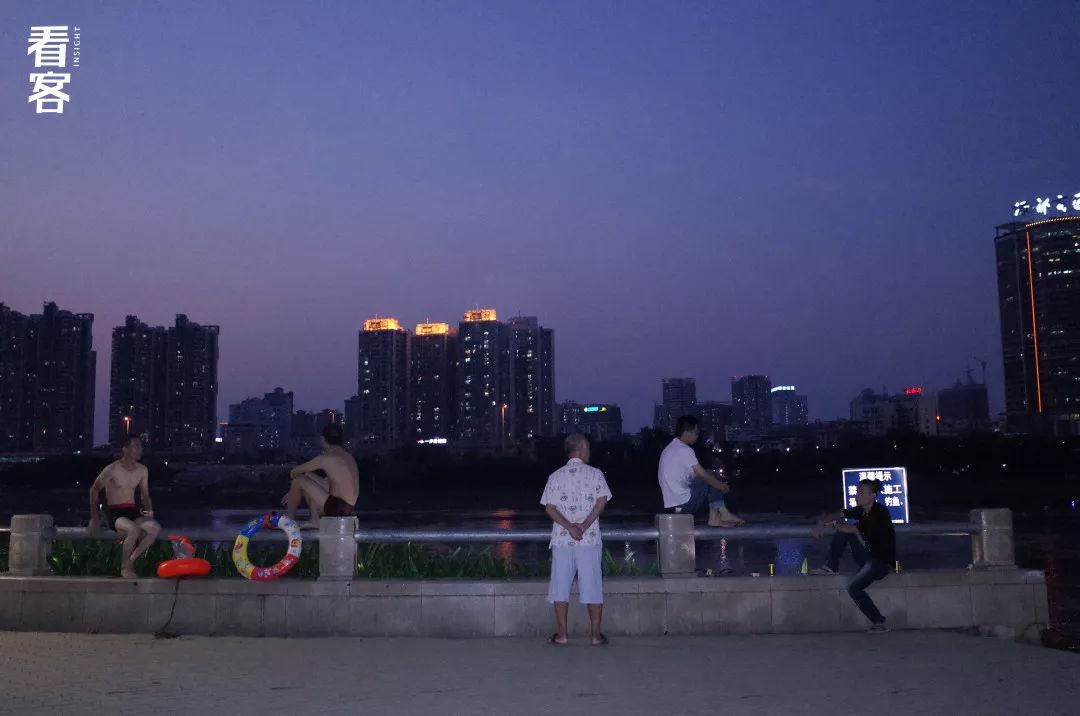 跑腿小哥三年102万,跑腿小哥日常生活