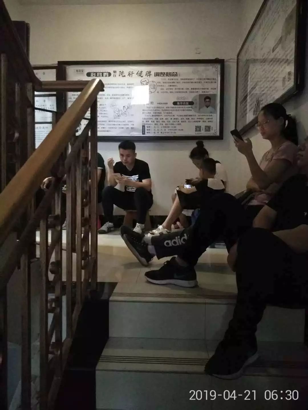 跑腿小哥三年102万,跑腿小哥日常生活