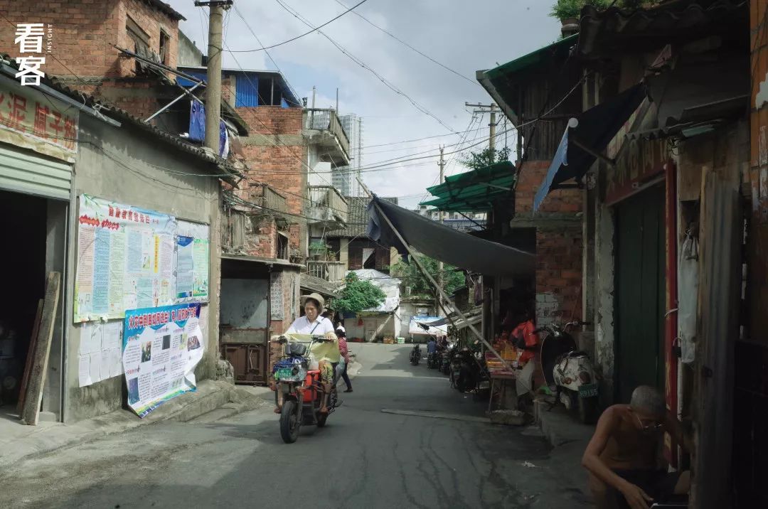 跑腿小哥三年102万,跑腿小哥日常生活