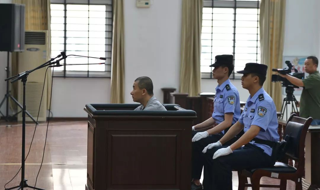 死刑犯杀害狱警越狱事件,重庆杀害狱警刺伤法官案