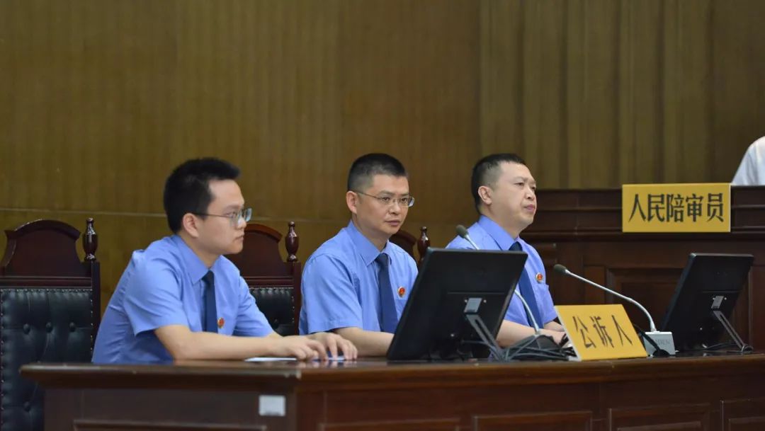 死刑犯杀害狱警越狱事件,重庆杀害狱警刺伤法官案