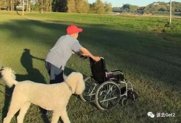 70岁老人带癌症去旅行,老人得癌症去各地旅游