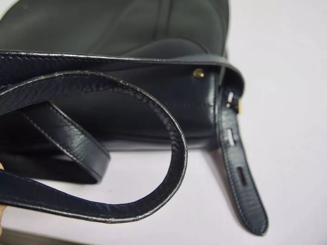 prada包包日常护理 (包包的护理方法和关注事项)