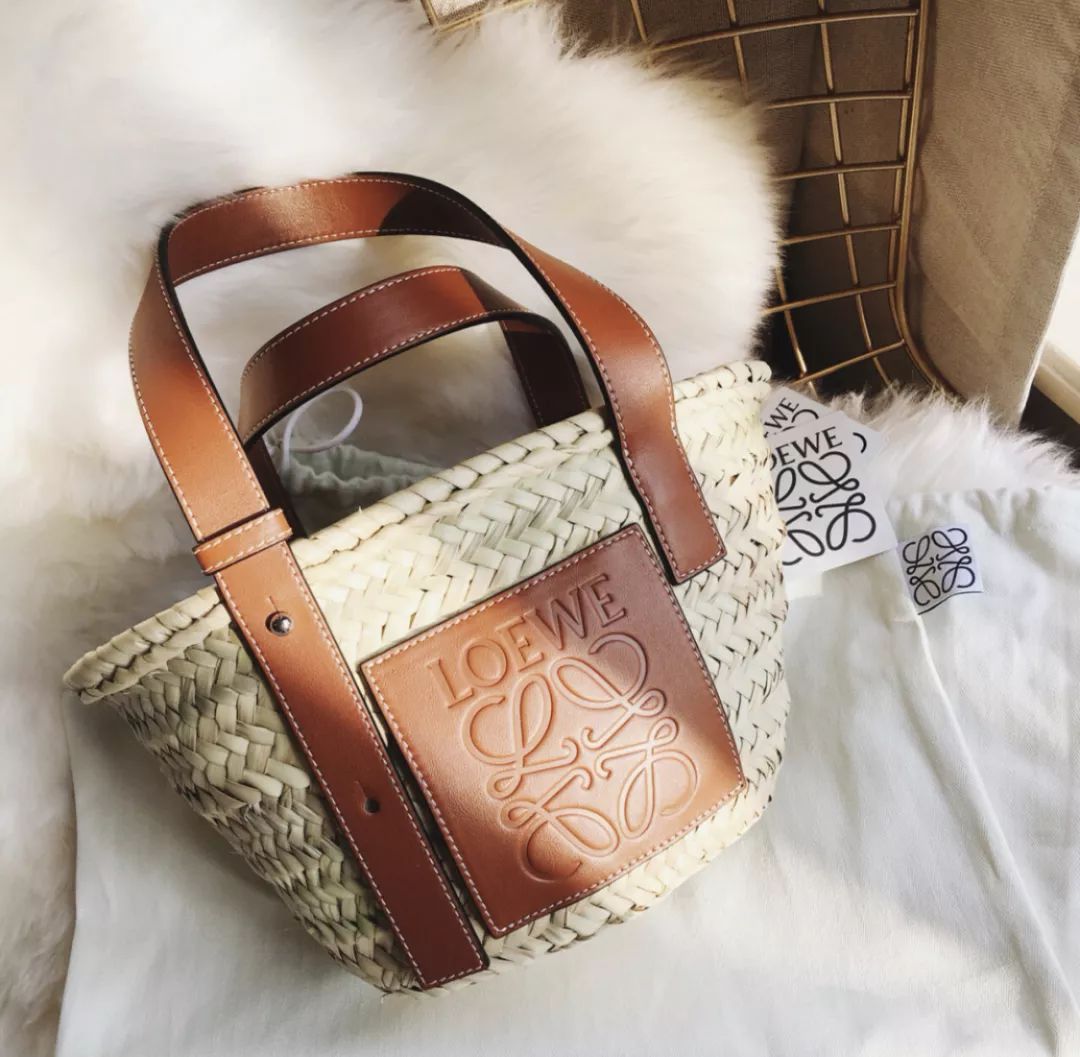 prada包包日常护理 (包包的护理方法和关注事项)