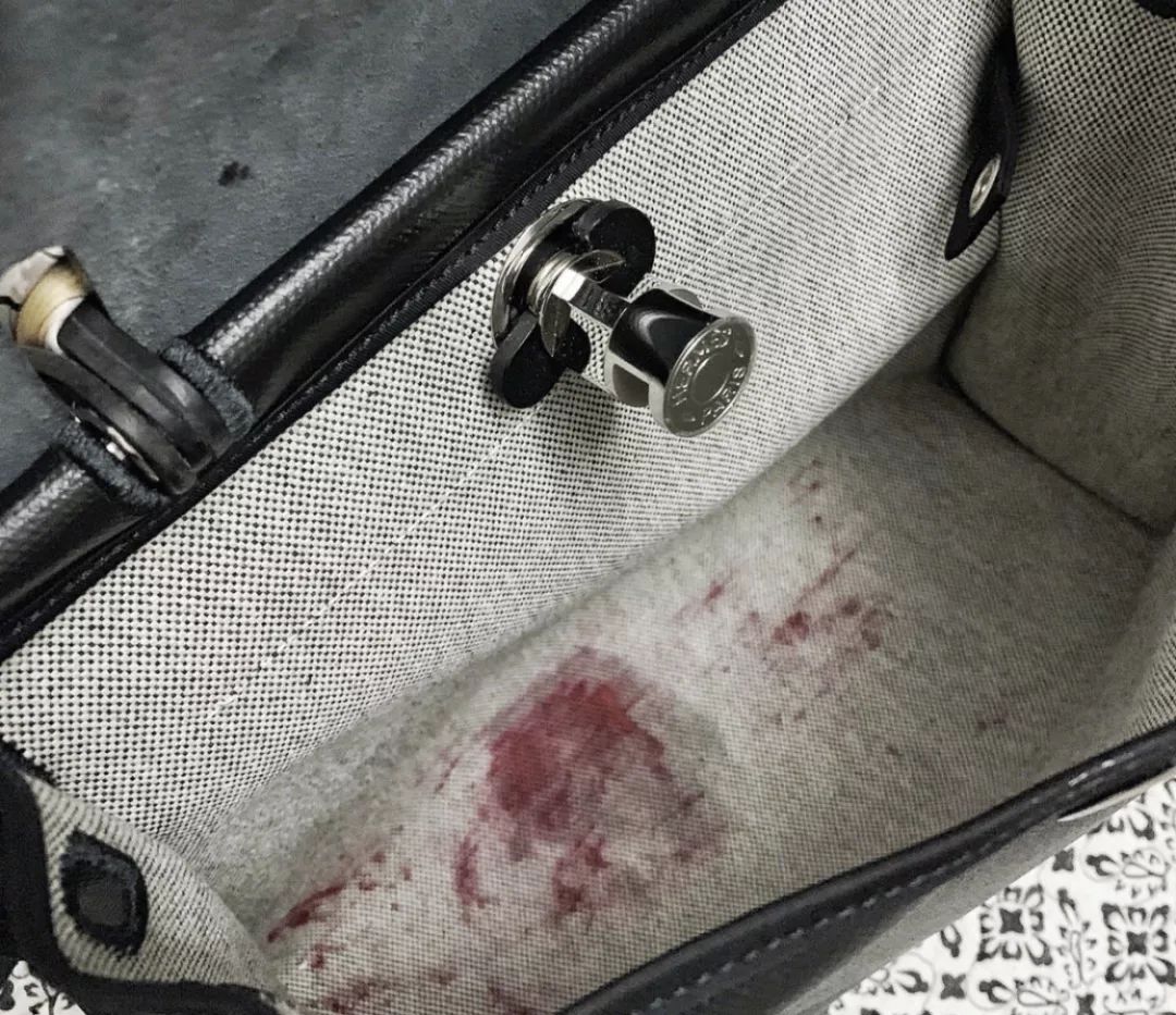 prada包包日常护理 (包包的护理方法和关注事项)