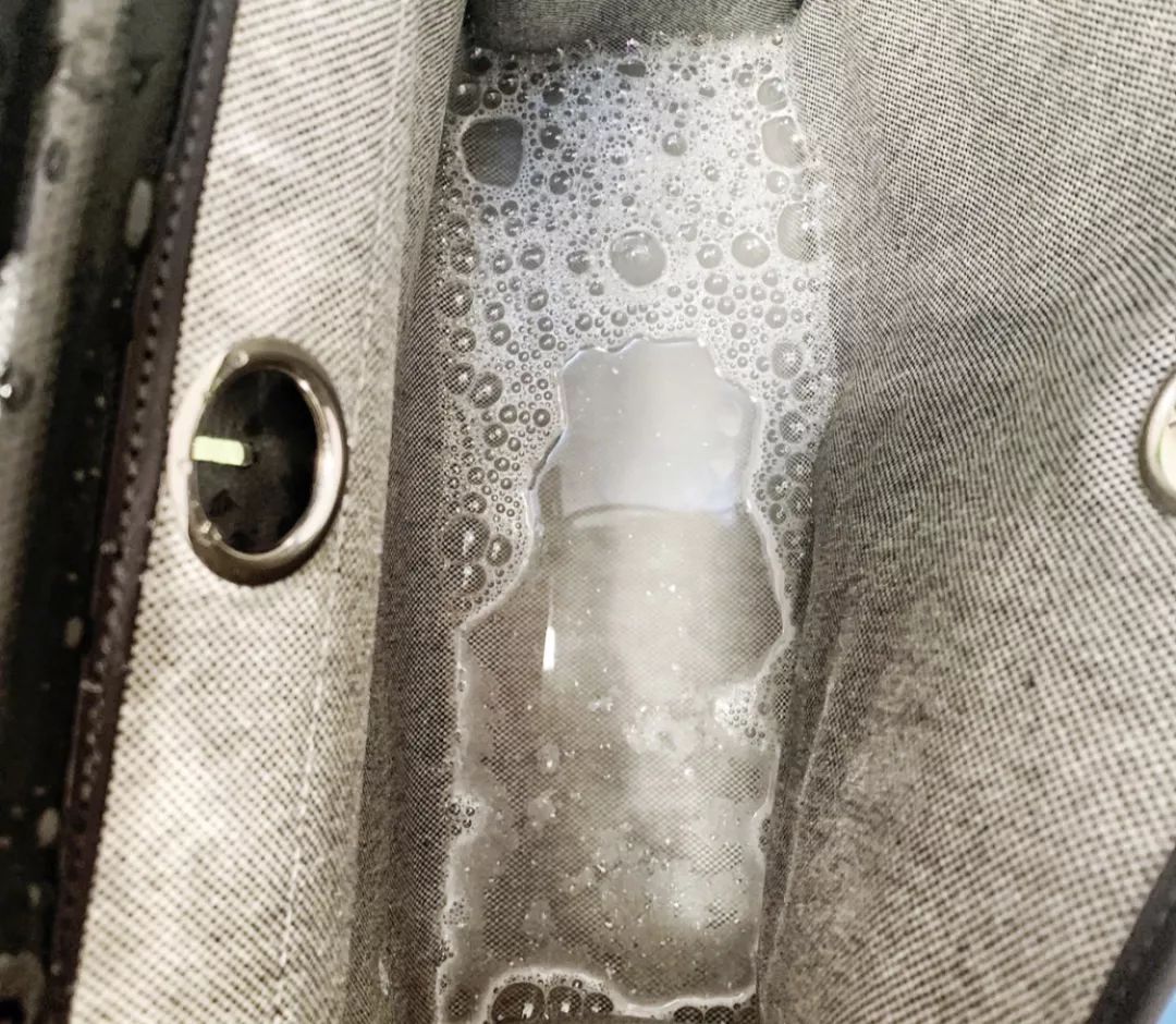 prada包包日常护理 (包包的护理方法和关注事项)