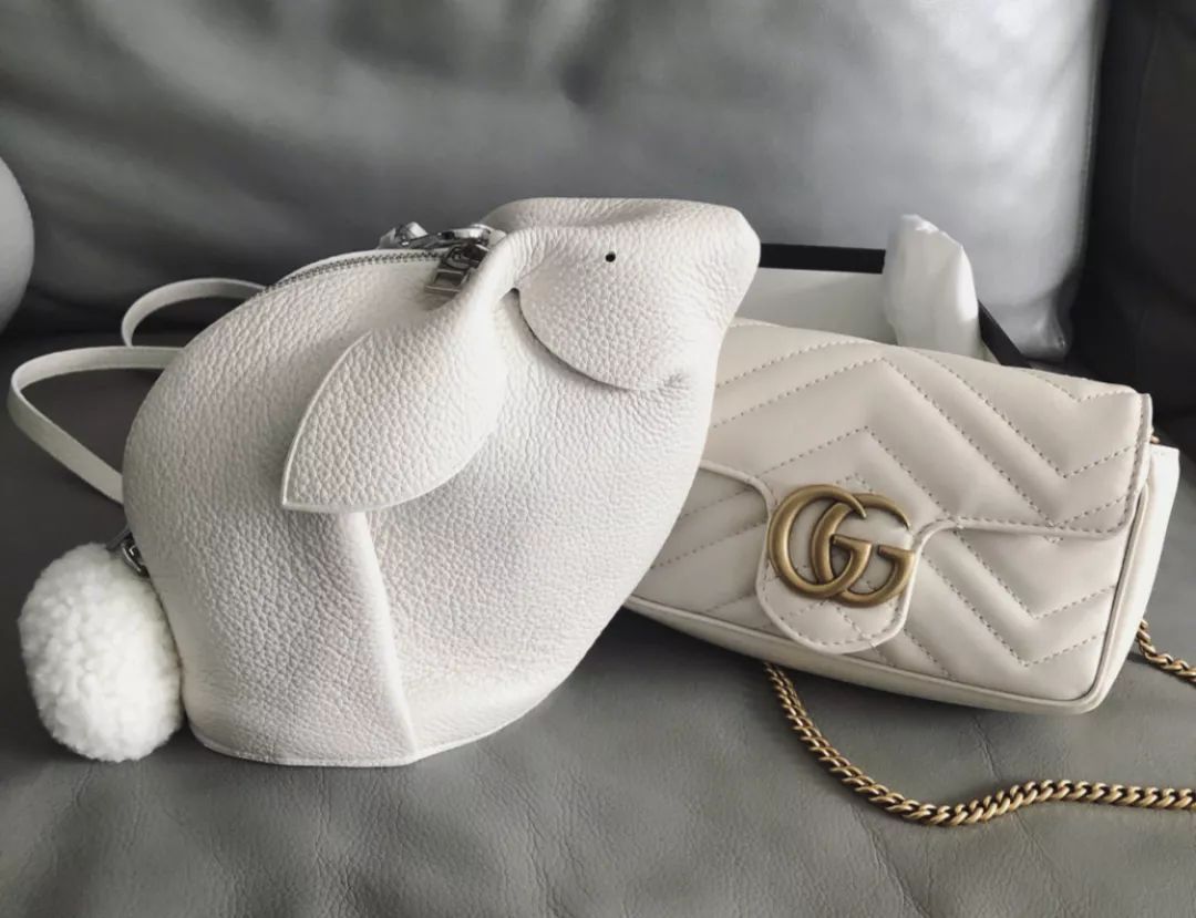 prada包包日常护理 (包包的护理方法和关注事项)