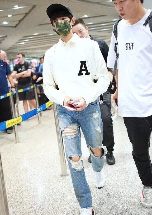 明星穿的破洞裤,为什么明星穿牛仔裤都很有型