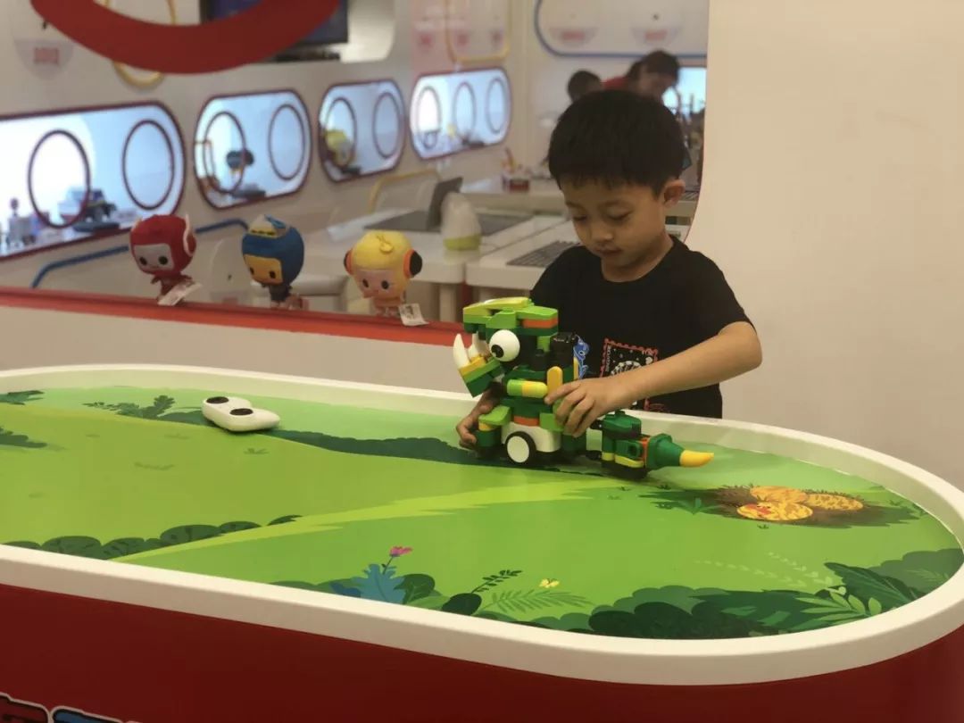 二宝爸探店|魔都市中心新开了一家布鲁可积木店！还请你们带娃免费来体验拼搭~