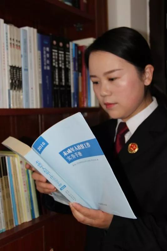 【在榜样的感召下】爱的路千万里