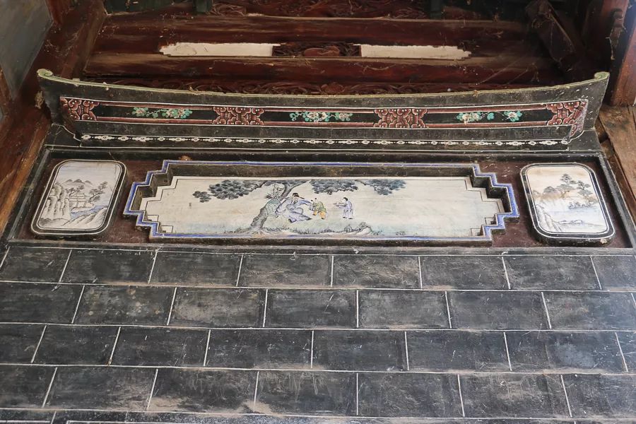 「人文宾川」古院沧桑，古树依然，这里的“花海”盛开在六月——李氏宗祠火把花