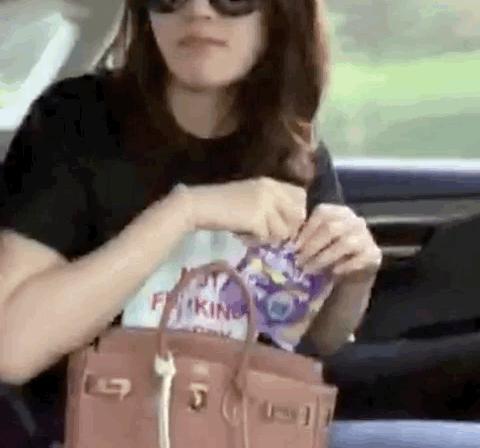 阔别演艺圈身价翻4倍，10亿俱乐部又添新成员？