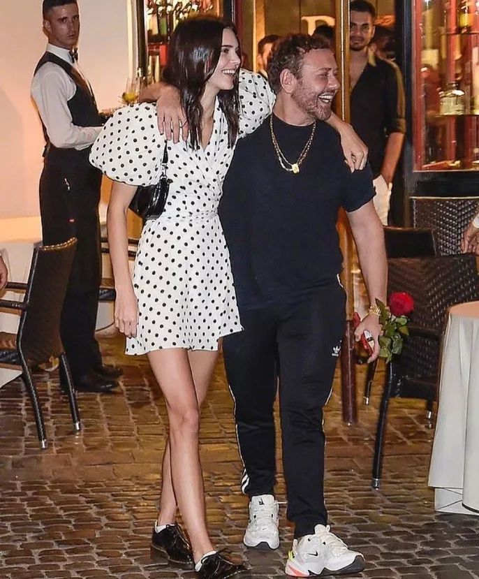 女明星的夏日旅行照,中国女明星穿夏日泳装秀