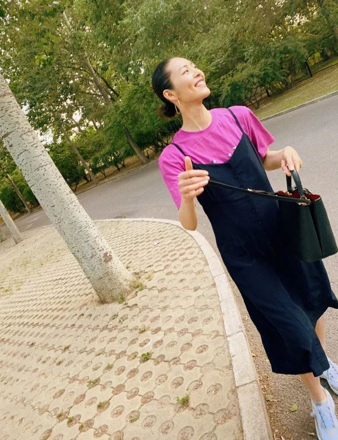 女明星的夏日旅行照,中国女明星穿夏日泳装秀