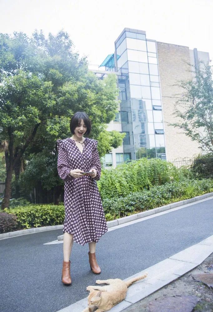 女明星的夏日旅行照,中国女明星穿夏日泳装秀