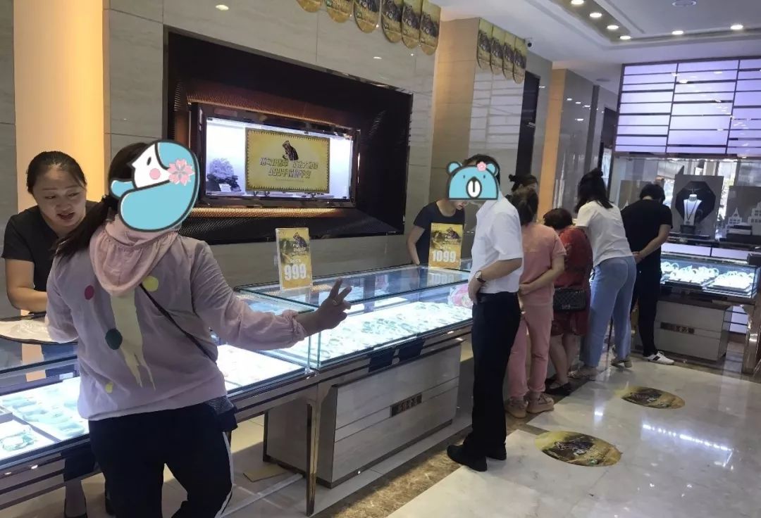 万元翡翠千元购,金店卖1万多翡翠实际价格是多少