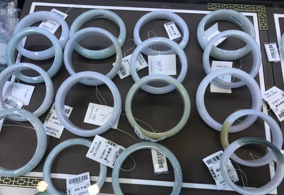 万元翡翠千元购,金店卖1万多翡翠实际价格是多少