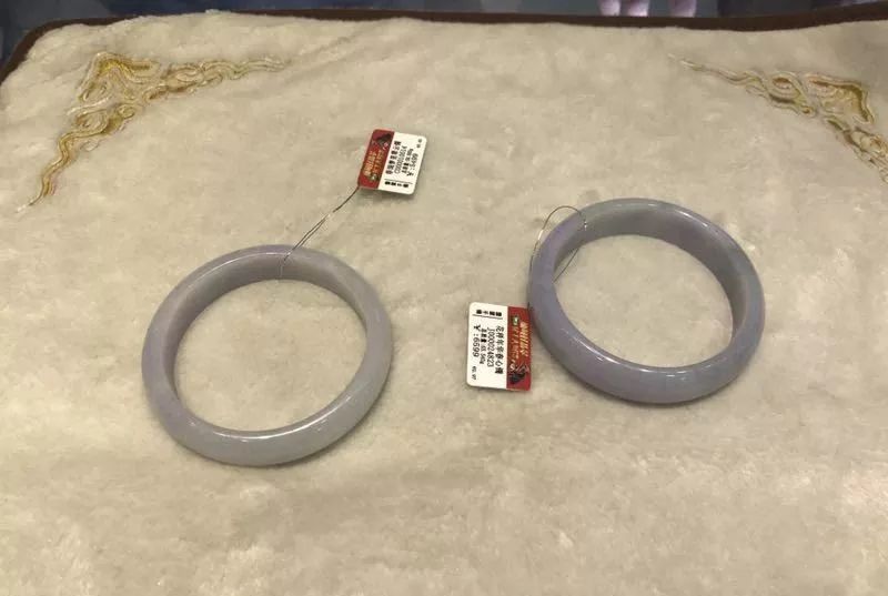 万元翡翠千元购,金店卖1万多翡翠实际价格是多少