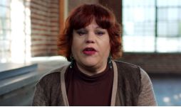 *兽禽**！12岁的女孩们每晚被不同的男人性侵，还排轮班表！