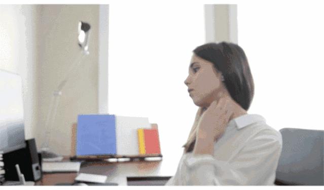 中医疗法对付长年伏案劳损病，退休大学教授与多年“难言之痛”说“拜拜”