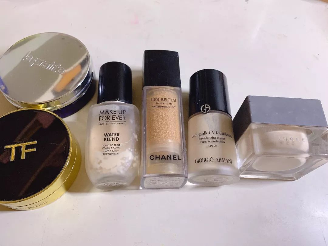 自拍照曝光秘密婚事，精明谨慎思被眼尖网友抓包