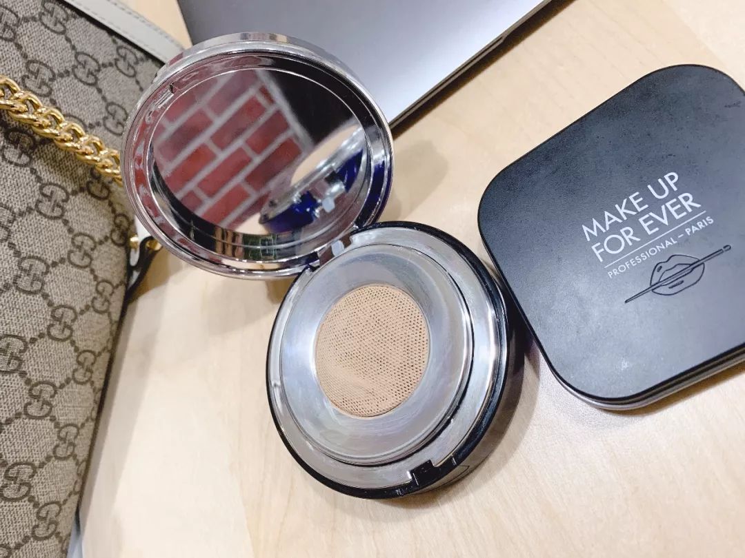 自拍照曝光秘密婚事，精明谨慎思被眼尖网友抓包