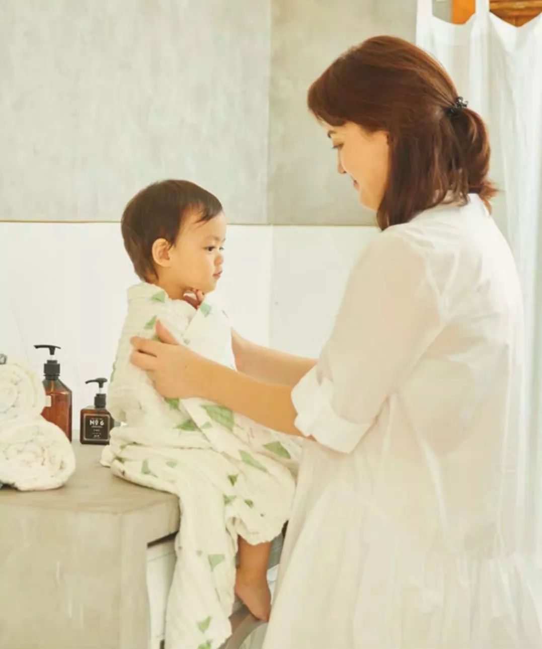 婴儿浴巾面巾,婴儿用的四层纱布浴巾