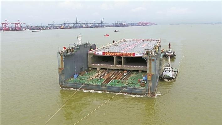 深中通道首节沉管隧道浮运,深中通道基槽沉管隧道