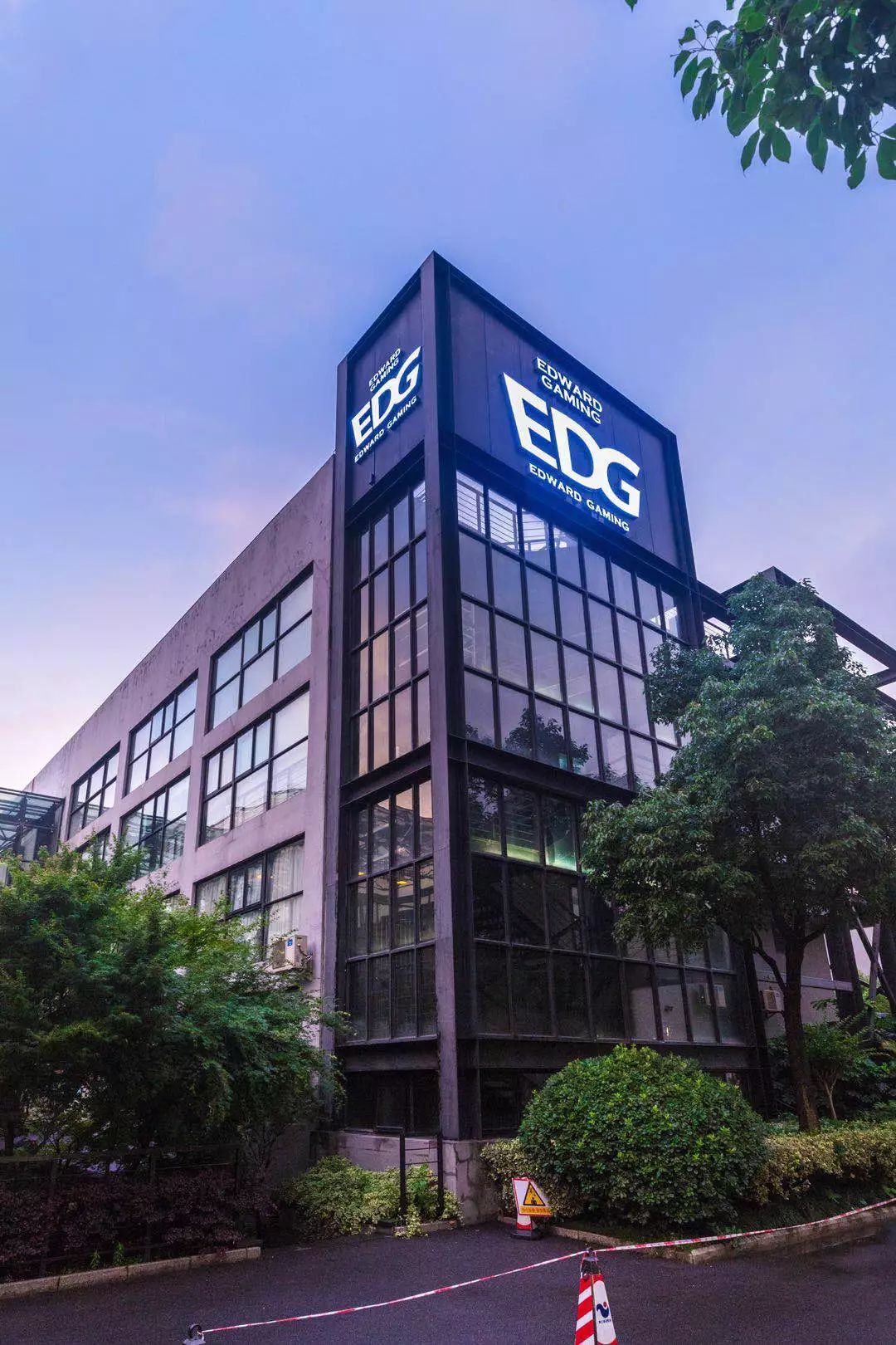 亲历电竞，从富二代玩票到不可逆转的商业力量